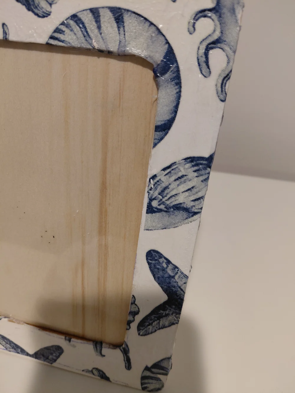 Coastal Blue Shell Pattern Decorative Frame and Vase Set
